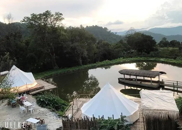 ที่พักแบบแกลมปิงริมสระน้ำกลางหุบเขาในเชียงราย